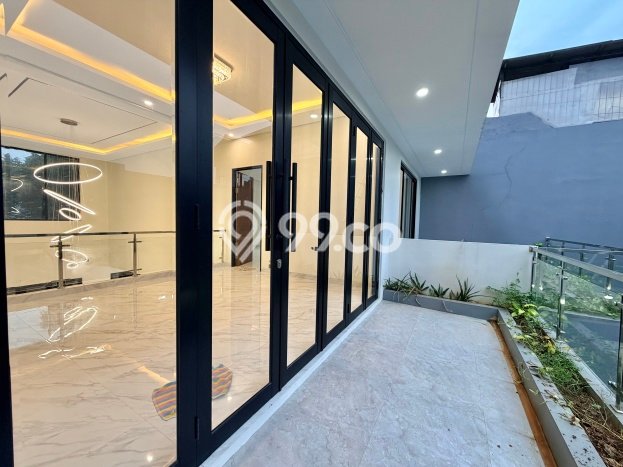 Ready to Use! Premium House LT 307m2 Desain Modern di Radio Dalam Ready to Use! Premium House LT 307m2 Desain Modern di Radio Dalam