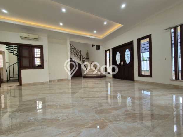 Rumah Elit Modern Tanpa Renovasi di Puri Indah Jakarta Barat Rumah Elit Modern Tanpa Renovasi di Puri Indah Jakarta Barat