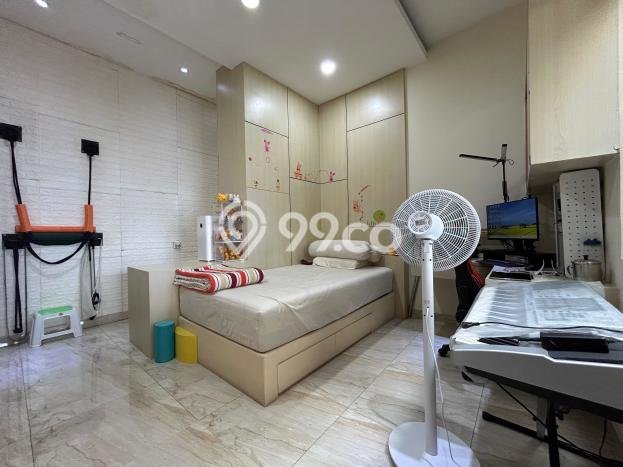 Dijual Rumah Luas Elegan Dengan View Eksklusif di Muara Karang, Jakarta Utara Dijual Rumah Luas Elegan Dengan View Eksklusif di Muara Karang, Jakarta Utara