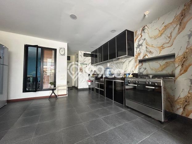 Dijual Rumah Luas Elegan Dengan View Eksklusif di Muara Karang, Jakarta Utara Dijual Rumah Luas Elegan Dengan View Eksklusif di Muara Karang, Jakarta Utara