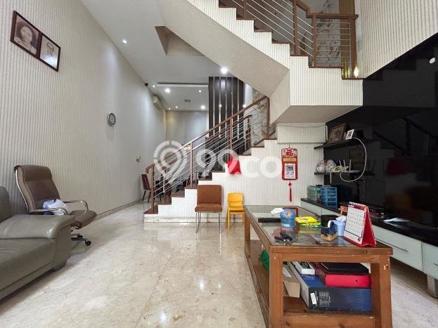 Dijual Rumah Luas Elegan Dengan View Eksklusif di Muara Karang, Jakarta Utara Dijual Rumah Luas Elegan Dengan View Eksklusif di Muara Karang, Jakarta Utara
