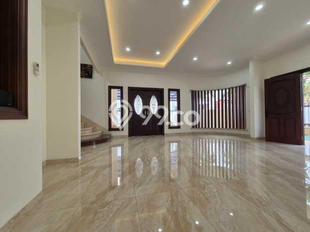 Rumah Elit Modern Tanpa Renovasi di Puri Indah Jakarta Barat Rumah Elit Modern Tanpa Renovasi di Puri Indah Jakarta Barat