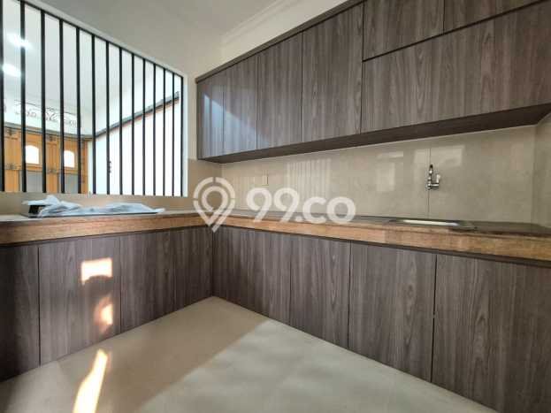 Rumah Elit Modern Tanpa Renovasi di Puri Indah Jakarta Barat Rumah Elit Modern Tanpa Renovasi di Puri Indah Jakarta Barat