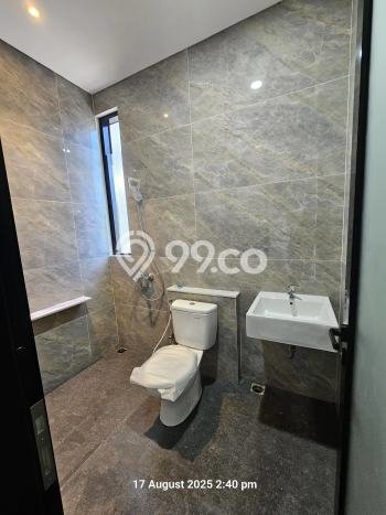 Hunian Elit LB 205m2 Siap Pakai Desain Elegan di Citraland, Surabaya Hunian Elit LB 205m2 Siap Pakai Desain Elegan di Citraland, Surabaya