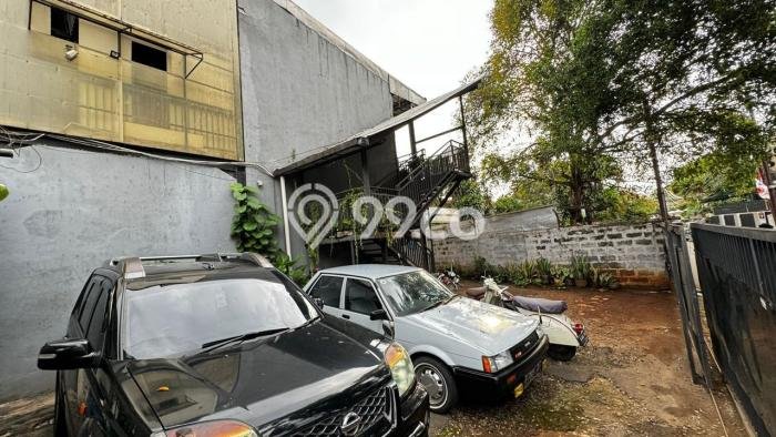 Unit Komersial Dijual di Jakarta Selatan LT 1095m2 & LB 152m2 Unit Komersial Dijual di Jakarta Selatan LT 1095m2 & LB 152m2