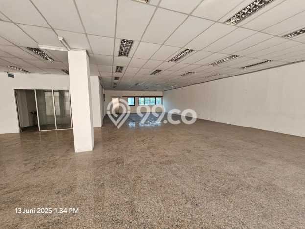 Unit Komersial Disewa Lokasi Kebayoran Baru, Jakarta Selatan Spesifikasi Luas Bangunan 2000m2 Unit Komersial Disewa Lokasi Kebayoran Baru, Jakarta Selatan Spesifikasi Luas Bangunan 2000m2