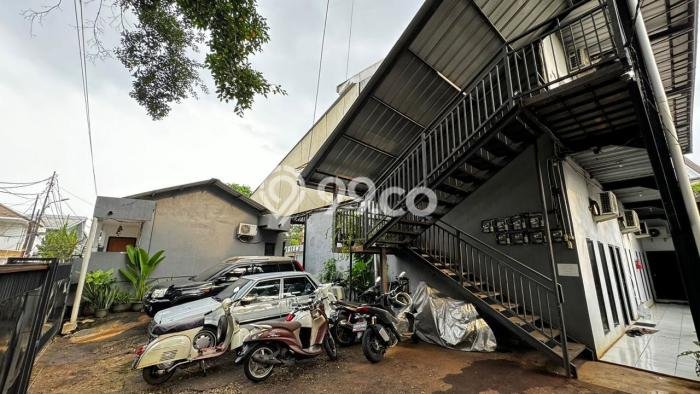 Unit Komersial Dijual di Jakarta Selatan LT 1095m2 & LB 152m2 Unit Komersial Dijual di Jakarta Selatan LT 1095m2 & LB 152m2