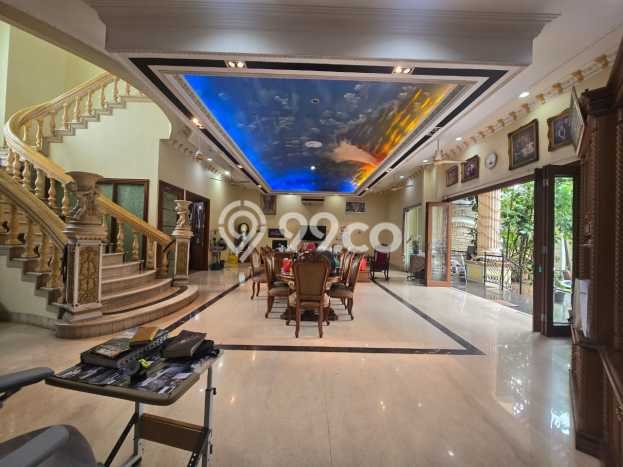 Hunian Mewah LB 1200m2 Siap Pakai Desain Elegan di Pondok Indah, Jakarta Selatan Hunian Mewah LB 1200m2 Siap Pakai Desain Elegan di Pondok Indah, Jakarta Selatan