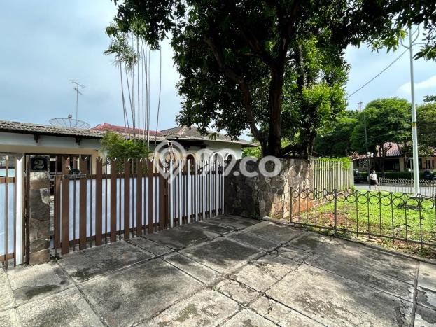 For Sale! Premium House LT 1050m2 Desain Elegan di Pondok Indah For Sale! Premium House LT 1050m2 Desain Elegan di Pondok Indah