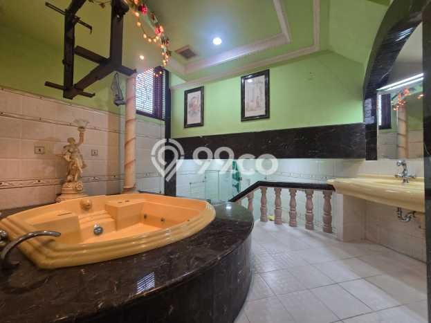 Hunian Mewah LB 1200m2 Siap Pakai Desain Elegan di Pondok Indah, Jakarta Selatan Hunian Mewah LB 1200m2 Siap Pakai Desain Elegan di Pondok Indah, Jakarta Selatan