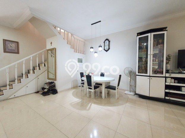 Ready to Use! Luxury House LT 200m2 Desain Modern di Puri Indah Ready to Use! Luxury House LT 200m2 Desain Modern di Puri Indah