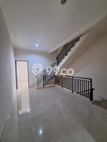 Rumah Elit Modern Tanpa Renovasi di Duri Kepa Jakarta Barat Rumah Elit Modern Tanpa Renovasi di Duri Kepa Jakarta Barat