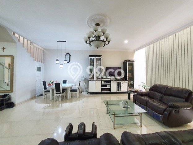 Ready to Use! Luxury House LT 200m2 Desain Modern di Puri Indah Ready to Use! Luxury House LT 200m2 Desain Modern di Puri Indah
