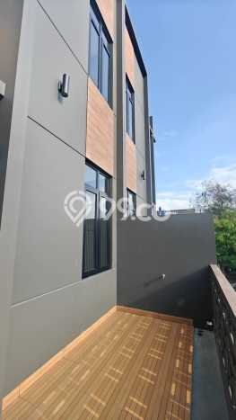 Rumah Elit LB 210m2 Siap Pakai Desain Elegan di Duri Kepa, Jakarta Barat Rumah Elit LB 210m2 Siap Pakai Desain Elegan di Duri Kepa, Jakarta Barat