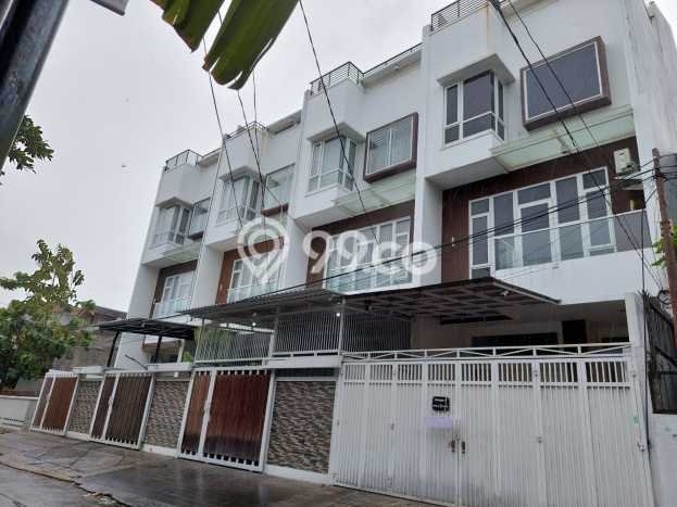 Hunian Mewah LB 250m2 Siap Huni Desain Elegan di Duri Kepa, Jakarta Barat Hunian Mewah LB 250m2 Siap Huni Desain Elegan di Duri Kepa, Jakarta Barat