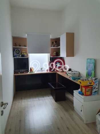 Dijual Rumah Luas Megah Dengan View Eksklusif di Duri Kepa, Jakarta Barat Dijual Rumah Luas Megah Dengan View Eksklusif di Duri Kepa, Jakarta Barat