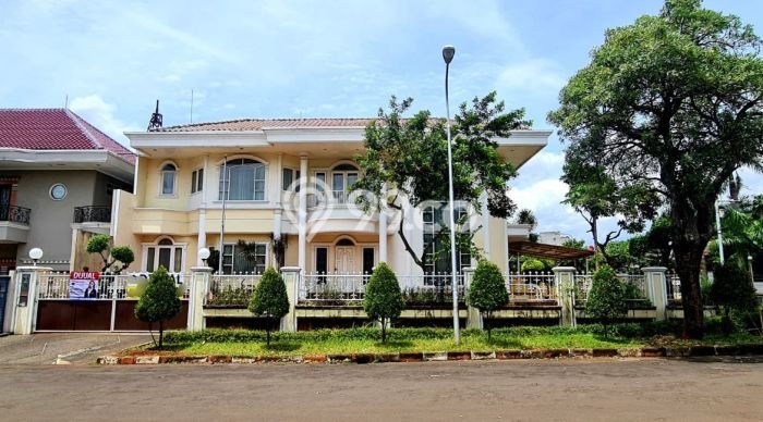 Dijual Rumah Luas Elegan Dengan View Cantik di Intercon, Jakarta Barat Dijual Rumah Luas Elegan Dengan View Cantik di Intercon, Jakarta Barat
