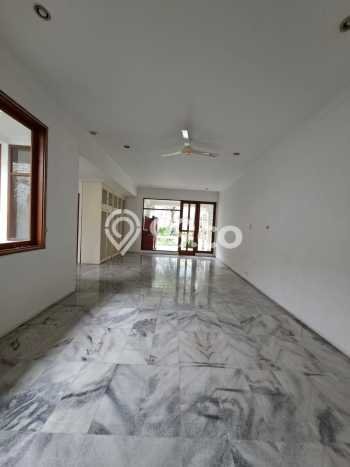 Ready to Use! Luxury House LT 1130m2 Desain Elegan di Kemang Ready to Use! Luxury House LT 1130m2 Desain Elegan di Kemang