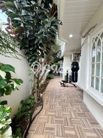 Siap Huni Hunian Elit 5 Kamar di Cilandak Dekat ke Mana Pun Siap Huni Hunian Elit 5 Kamar di Cilandak Dekat ke Mana Pun