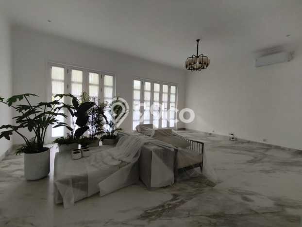 Rumah Modern Disewakan di Kebayoran Baru Jakarta Selatan Lokasi Sangat Strategis Rumah Modern Disewakan di Kebayoran Baru Jakarta Selatan Lokasi Sangat Strategis