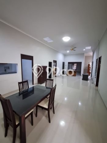Rumah Strategis Modern Lb 200m2 di Tambaksari, Surabaya Rumah Strategis Modern Lb 200m2 di Tambaksari, Surabaya