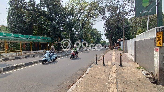 Rumah Elit Modern Tanpa Renovasi di Ragunan Jakarta Selatan Rumah Elit Modern Tanpa Renovasi di Ragunan Jakarta Selatan