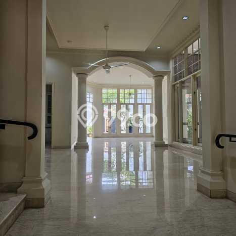 Rumah Luxury Modern Tanpa Renovasi di Kemang Jakarta Selatan Rumah Luxury Modern Tanpa Renovasi di Kemang Jakarta Selatan