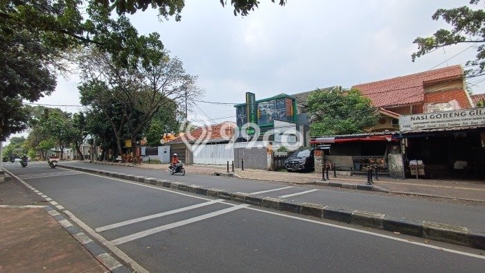 Rumah Elit Modern Tanpa Renovasi di Ragunan Jakarta Selatan Rumah Elit Modern Tanpa Renovasi di Ragunan Jakarta Selatan