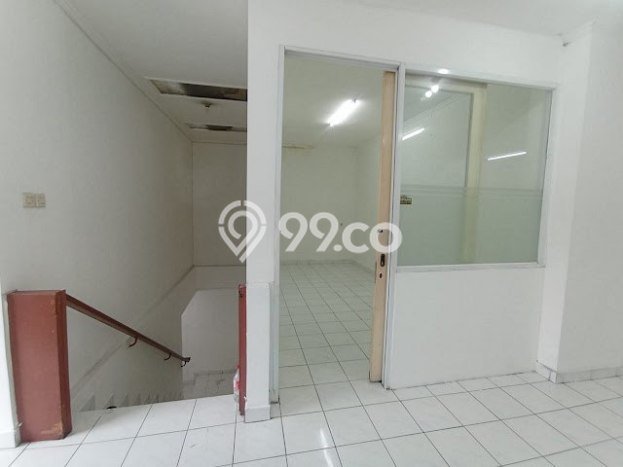 Rumah Mewah LB 300m2 Siap Huni Desain Elegan di Tomang, Jakarta Barat Rumah Mewah LB 300m2 Siap Huni Desain Elegan di Tomang, Jakarta Barat