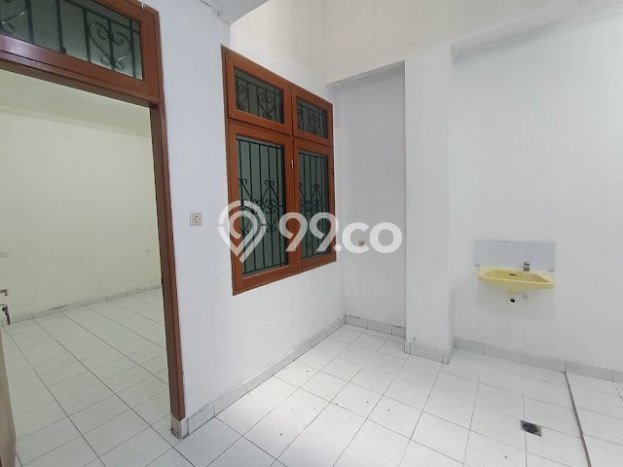Rumah Mewah LB 300m2 Siap Huni Desain Elegan di Tomang, Jakarta Barat Rumah Mewah LB 300m2 Siap Huni Desain Elegan di Tomang, Jakarta Barat