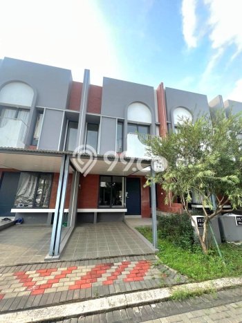 For Sale Rumah 3 Kamar Lokasi Strategis Nyaman dan Strategis di BSD For Sale Rumah 3 Kamar Lokasi Strategis Nyaman dan Strategis di BSD