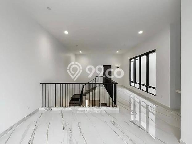 Jual Rumah Luas Megah Dengan View Eksklusif di Meruya, Jakarta Barat Jual Rumah Luas Megah Dengan View Eksklusif di Meruya, Jakarta Barat