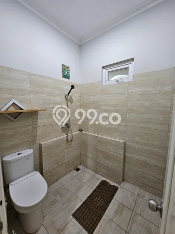 Disewakan! Rumah 5 Kamar Tidur &
4 Kamar Mandi di Kav DKI, Jakarta Barat Disewakan! Rumah 5 Kamar Tidur &
4 Kamar Mandi di Kav DKI, Jakarta Barat