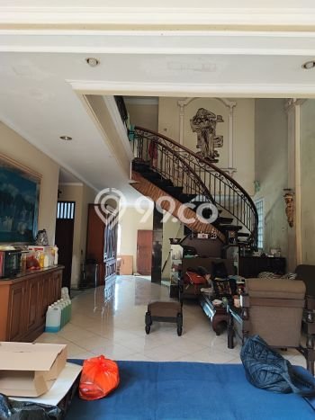 Hunian Mewah LB 250m2 Siap Huni Desain Elegan di Meruya, Jakarta Barat Hunian Mewah LB 250m2 Siap Huni Desain Elegan di Meruya, Jakarta Barat