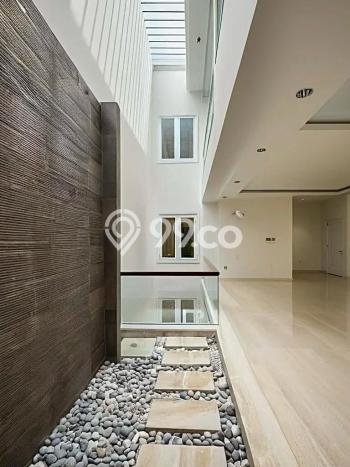 Rumah Mewah LB 450m2 Siap Pakai Desain Elegan di Puri Indah, Jakarta Barat Rumah Mewah LB 450m2 Siap Pakai Desain Elegan di Puri Indah, Jakarta Barat