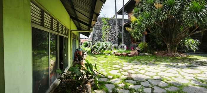 Rumah Luxury di Surabaya Lokasi Strategis Kondisi Baik Rumah Luxury di Surabaya Lokasi Strategis Kondisi Baik