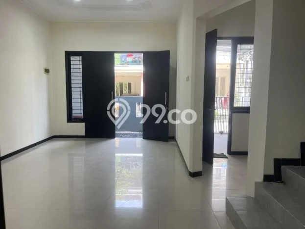 Rumah Luas Asri 4 KT Siap Pakai di Pakuwon City Surabaya Rumah Luas Asri 4 KT Siap Pakai di Pakuwon City Surabaya