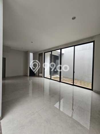Rumah Sewa Surabaya LT 135m2 LB 200m2 Area Citraland Rumah Sewa Surabaya LT 135m2 LB 200m2 Area Citraland