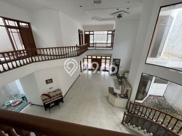 Jual Rumah Luas Megah Dengan View Cantik di Margorejo, Surabaya Jual Rumah Luas Megah Dengan View Cantik di Margorejo, Surabaya