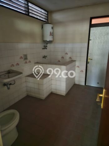 Rumah Elit LB 300m2 Siap Pakai Desain Elegan di Ngagel, Surabaya Rumah Elit LB 300m2 Siap Pakai Desain Elegan di Ngagel, Surabaya