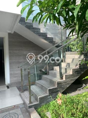For Sale! Luxury House LT 180m2 Desain Elegan di Manyar For Sale! Luxury House LT 180m2 Desain Elegan di Manyar