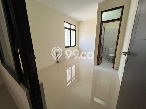 Jual Rumah Bagus Siap Huni LB 200m2 di Dukuh Pakis, Surabaya Jual Rumah Bagus Siap Huni LB 200m2 di Dukuh Pakis, Surabaya