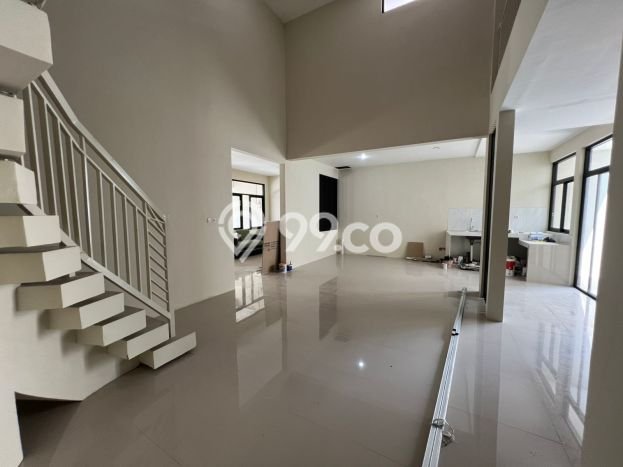 Jual Rumah Bagus Siap Huni LB 200m2 di Dukuh Pakis, Surabaya Jual Rumah Bagus Siap Huni LB 200m2 di Dukuh Pakis, Surabaya
