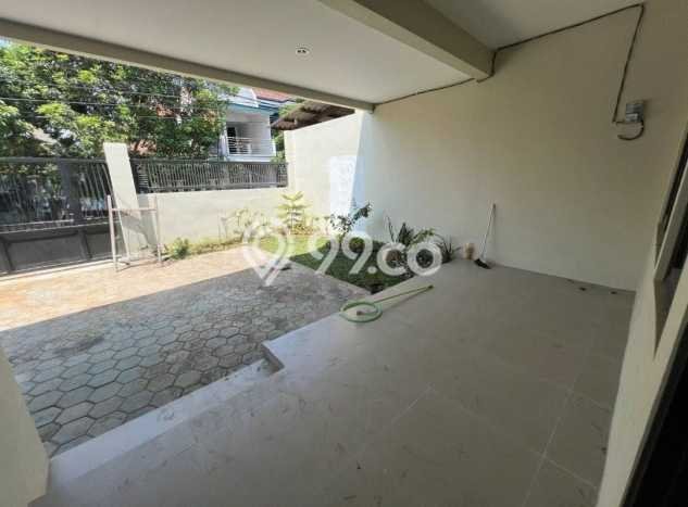 Jual Rumah Bagus Siap Huni LB 200m2 di Dukuh Pakis, Surabaya Jual Rumah Bagus Siap Huni LB 200m2 di Dukuh Pakis, Surabaya