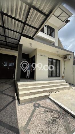 Rumah Mewah LB 250m2 Siap Pakai Desain Elegan di Nginden, Surabaya Rumah Mewah LB 250m2 Siap Pakai Desain Elegan di Nginden, Surabaya