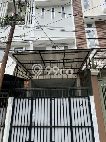 Ruko Disewa di Jakarta Pusat dengan LB 105m2 Area Komersial Ramai Ruko Disewa di Jakarta Pusat dengan LB 105m2 Area Komersial Ramai