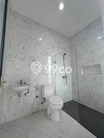 Dijual Cepat Rumah Bagus Siap Huni LB 90m2 di Tenggilis Mejoyo, Surabaya Dijual Cepat Rumah Bagus Siap Huni LB 90m2 di Tenggilis Mejoyo, Surabaya