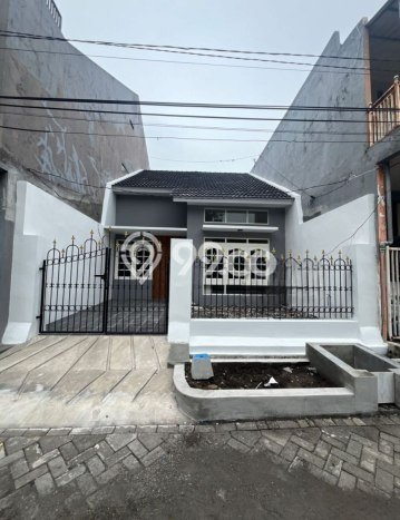 Rumah Luas Asri 3 KT Siap Pakai di Kutisari Surabaya Rumah Luas Asri 3 KT Siap Pakai di Kutisari Surabaya