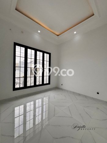 Rumah Elit Modern Tanpa Renovasi di Babatan Surabaya Rumah Elit Modern Tanpa Renovasi di Babatan Surabaya