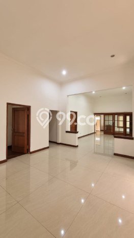 Disewakan Hunian Konsep Modern di Menteng Jakarta Pusat dengan 4 Kamar Disewakan Hunian Konsep Modern di Menteng Jakarta Pusat dengan 4 Kamar